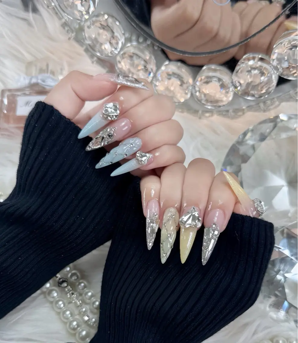 ネイル キラキラネイル 韓国ネイル マグネットネイル 持ち込み ネイルチップ ハンドネイル ハンドケア Miyu Nail Nambaのネイルデザイン