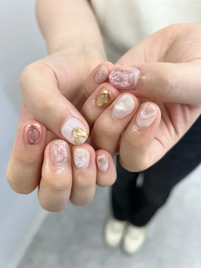 ネイル ジェルネイル ゴールド マグネットネイル ニュアンスネイル パラジェル Bana_ Nailのネイルデザイン
