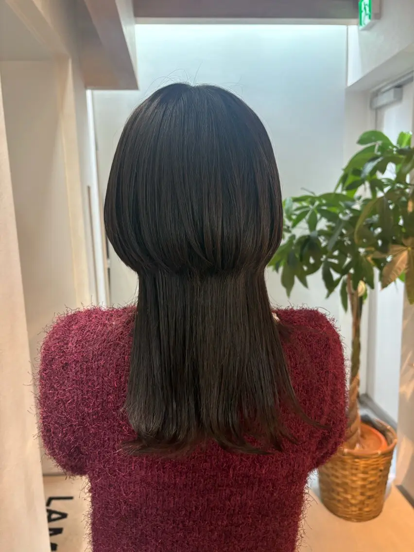 セミロング カット 茉 菜のヘアスタイル