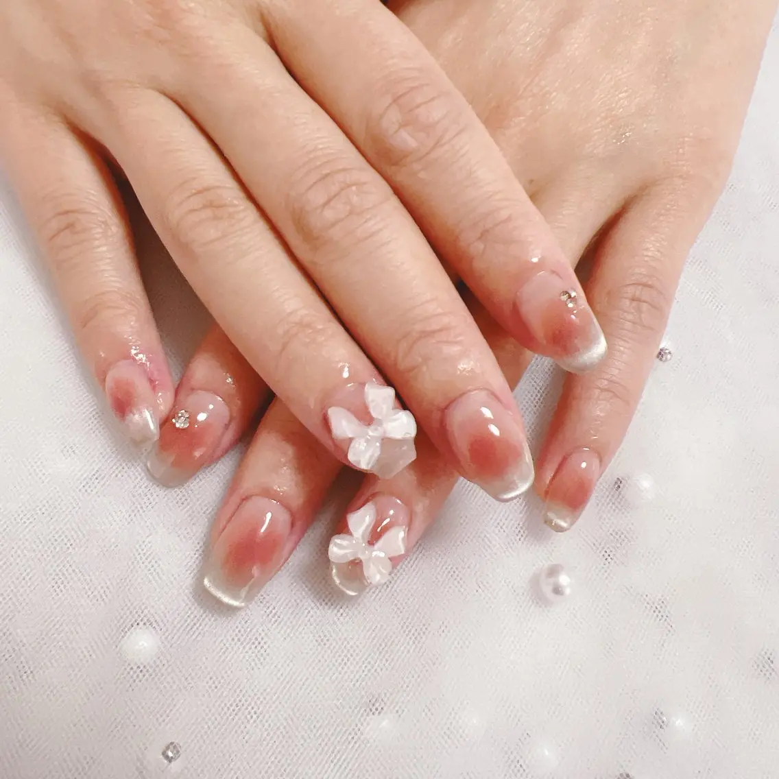 ハンドネイル💅(チークネイル&マグネットフレンチ)パーツのせ2個まで⭕️オフなし⚠️の写真