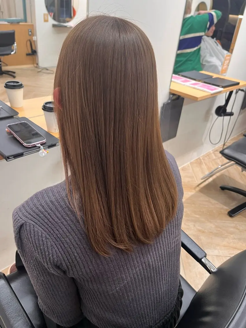 セミロング カラー ベージュカラー ミルクティーベージュ ヘアカラー トリートメント 縮毛/パーマ/カラー LUVISM佐藤里咲のヘアスタイル