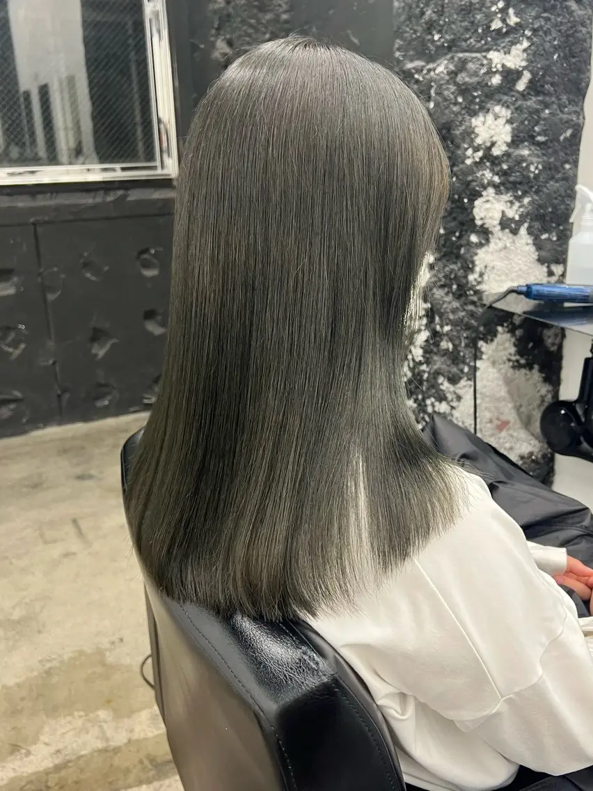 セミロング カラー ベージュカラー 透明感カラー オリーブベージュ カット ヘアカラー トリートメント HARU//原宿🤍 リピート率NO.1のヘアスタイル