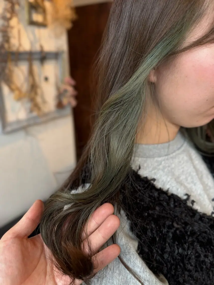 ロング カラー グレージュ インナーカラー オリーブグレージュ オリーブグレー ヘアカラー 💜推しインナー カラー/菊池柊真💜のヘアスタイル