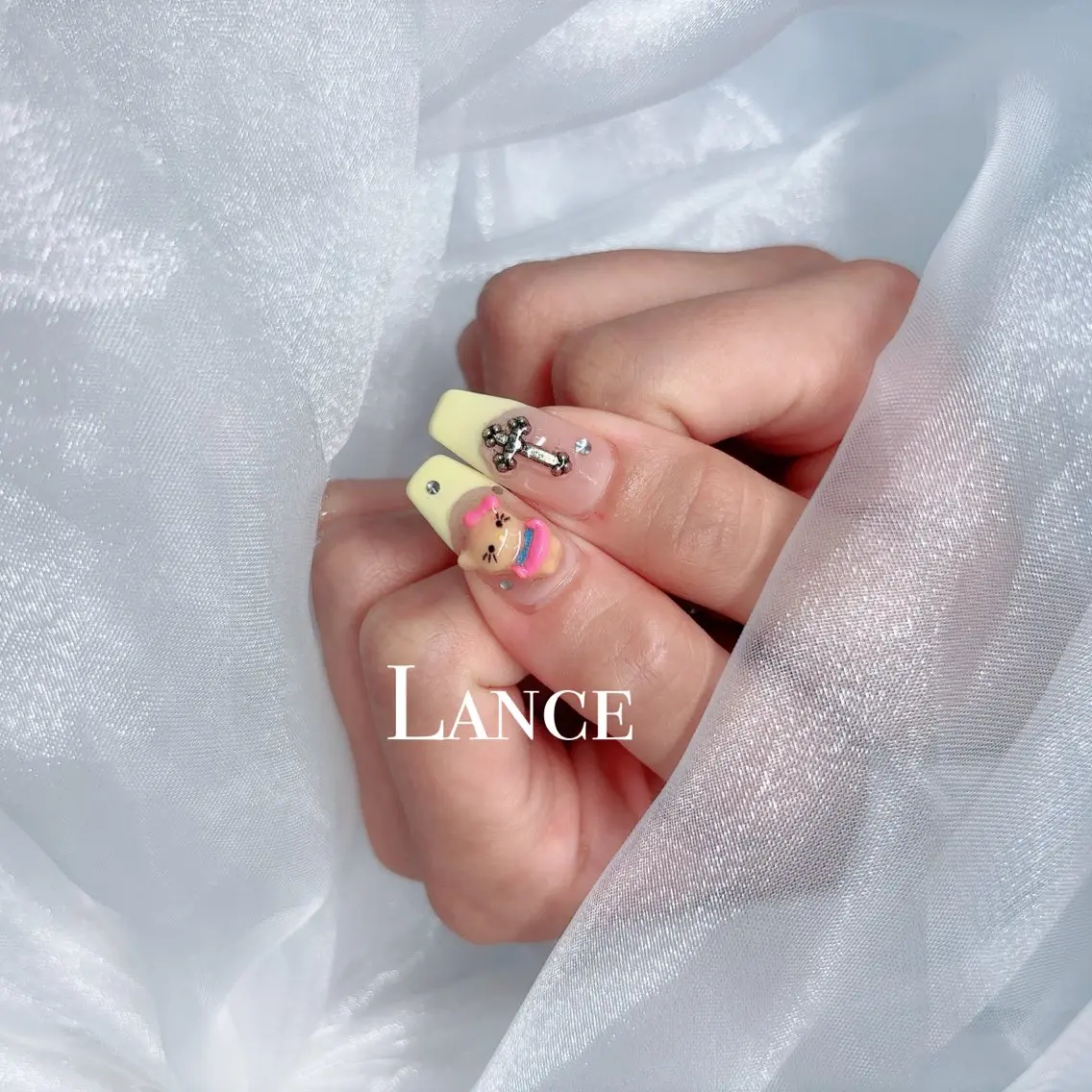 ネイル オーロラネイル ブルー フットネイル 氷ネイル・うるうるネイル キラキラネイル ハンドネイル Lance nailのネイルデザイン