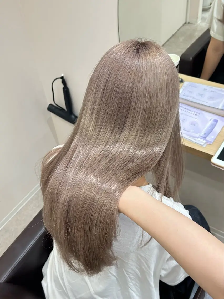 ロング カラー グレージュ ミルクティーグレージュ ヘアカラー トリートメント ブリーチ/レイヤー カット/ERI🐰のヘアスタイル