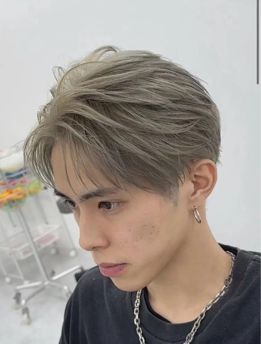 カラー メンズ メンズブリーチ ブリーチ グレージュ カット ヘアカラー 新潟No.1サロン 秋山深(メンズ限定)のヘアスタイル