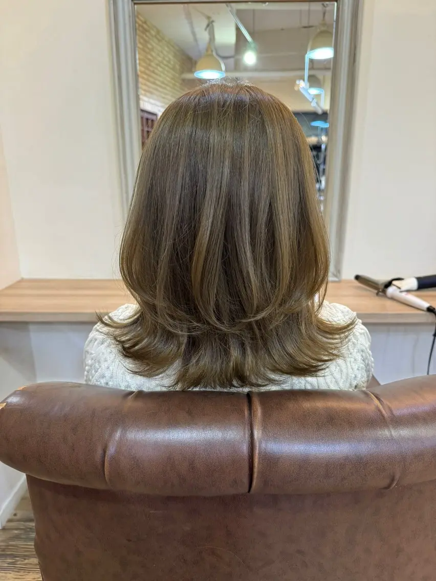 ミディアム レイヤーカット 染矢 優希のヘアスタイル