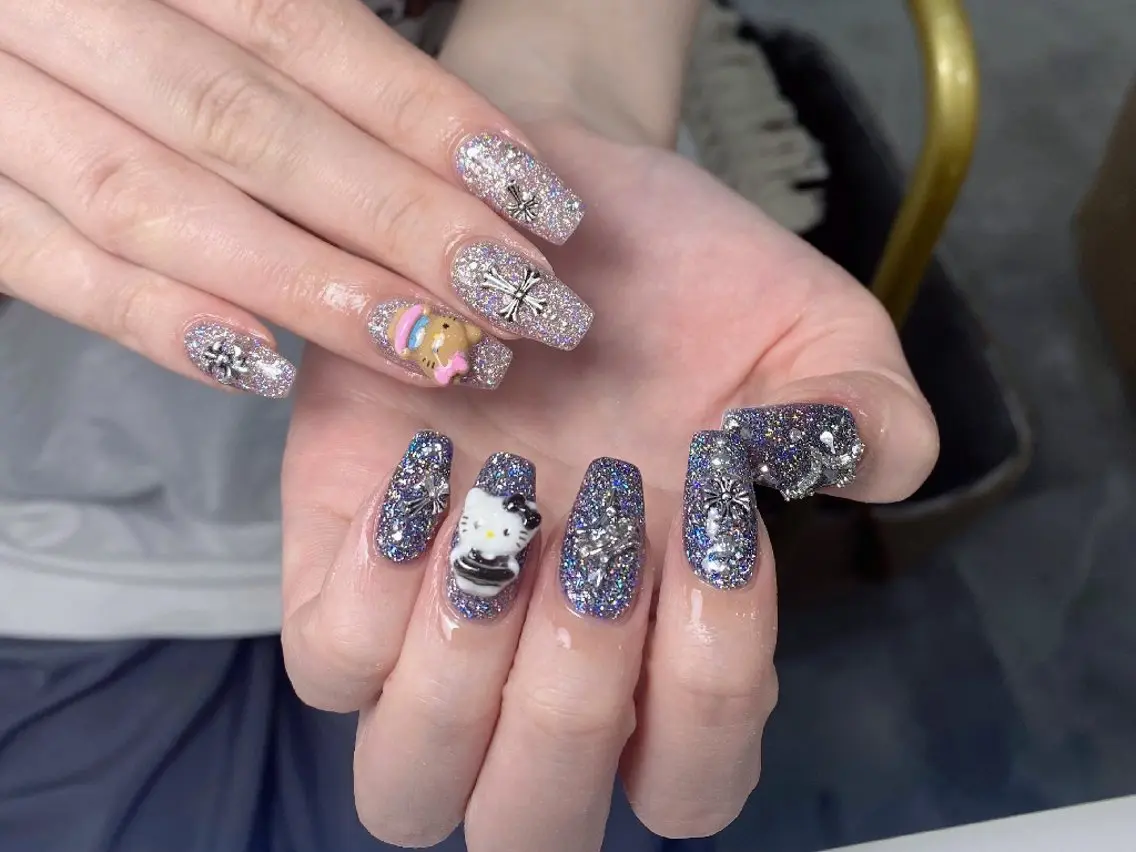 ネイル チークネイル フレンチネイル ジェルネイル ガーリー キラキラネイル ハンドネイル UM Nail Salonのネイルデザイン