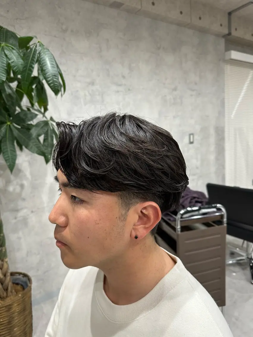 ショート パーマ メンズ センターパート メンズパーマ ニュアンスパーマ カット パーマ ユウ🪄 パーマ指名No1のヘアスタイル