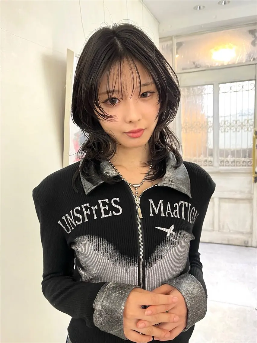 ミディアム カラー レイヤー MINX伊藤なず菜のヘアスタイル