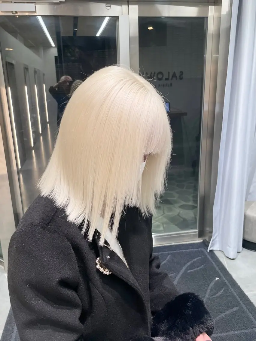 ミディアム カラー ヘアカラー トリートメント ヘアセット 🩵ハイトーン 美咲🩵のヘアスタイル