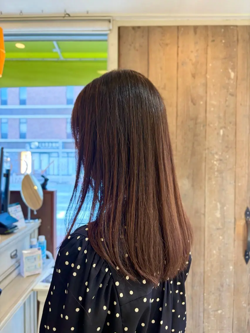 セミロング レイヤーカット カット ヘアカラー NICCOLO室見 Erinaのヘアスタイル