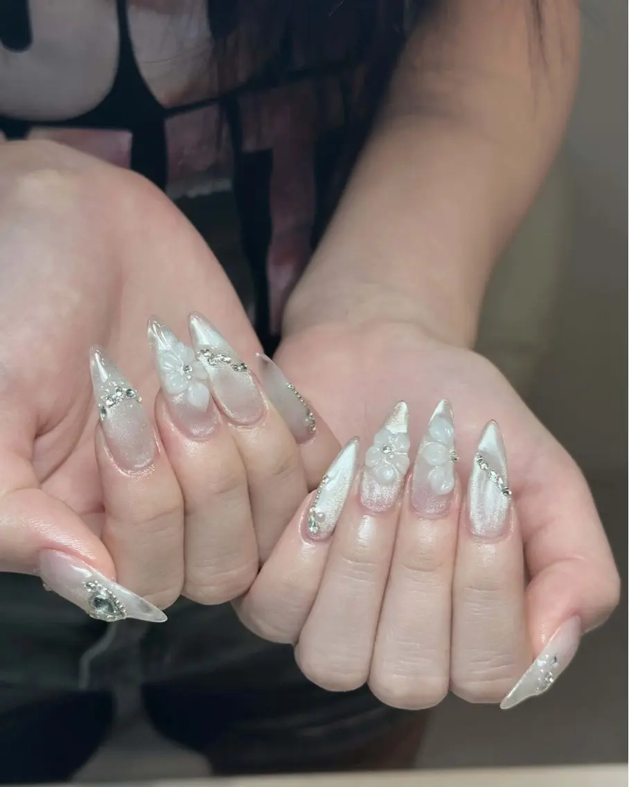 ネイル チークネイル ドット フレンチネイル グラデーション ハート ハンドネイル Julli NailStudioのネイルデザイン