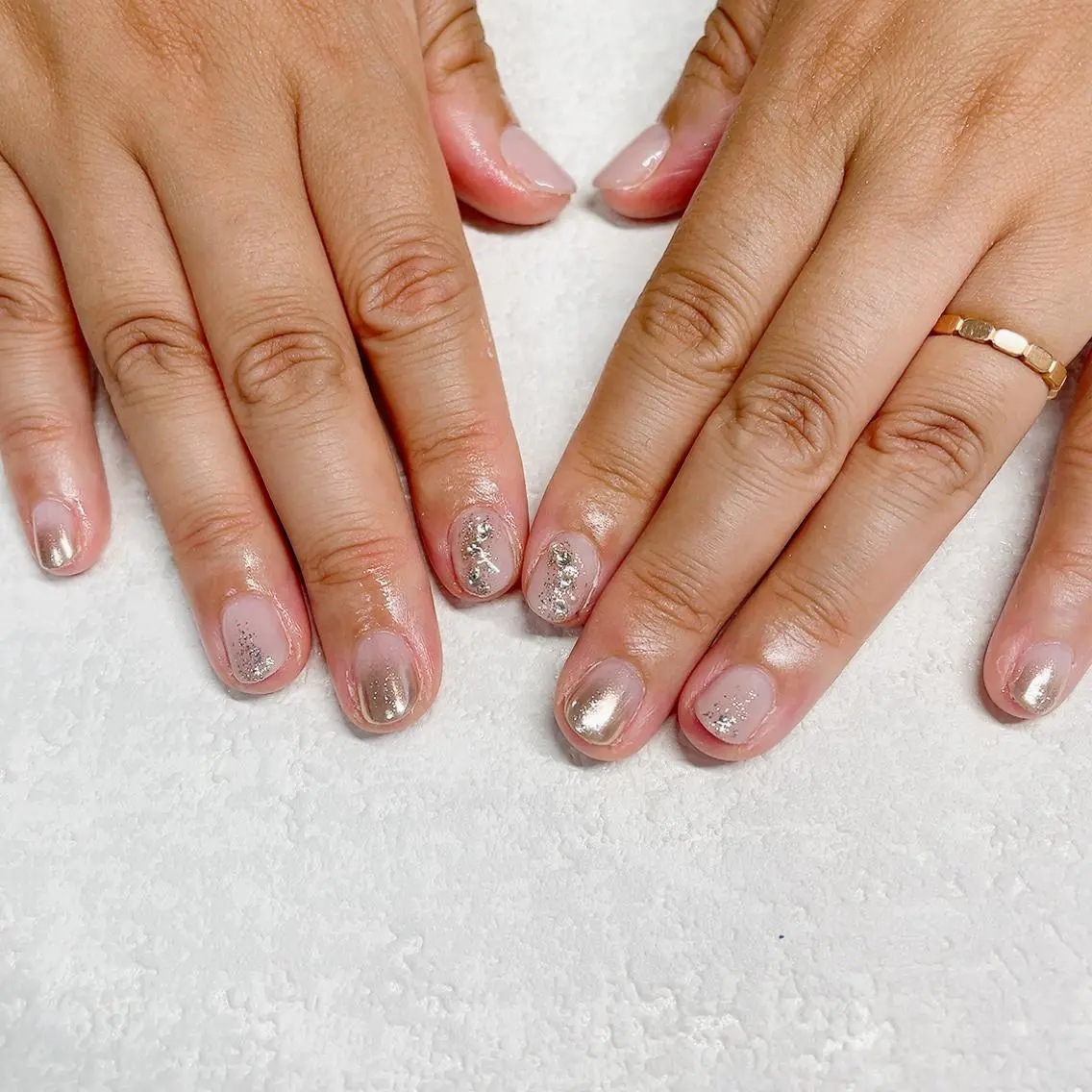 ネイル オーロラネイル フラワーネイル フットネイル フレンチネイル ジェルネイル ハンドネイル mogunail &blowのネイルデザイン