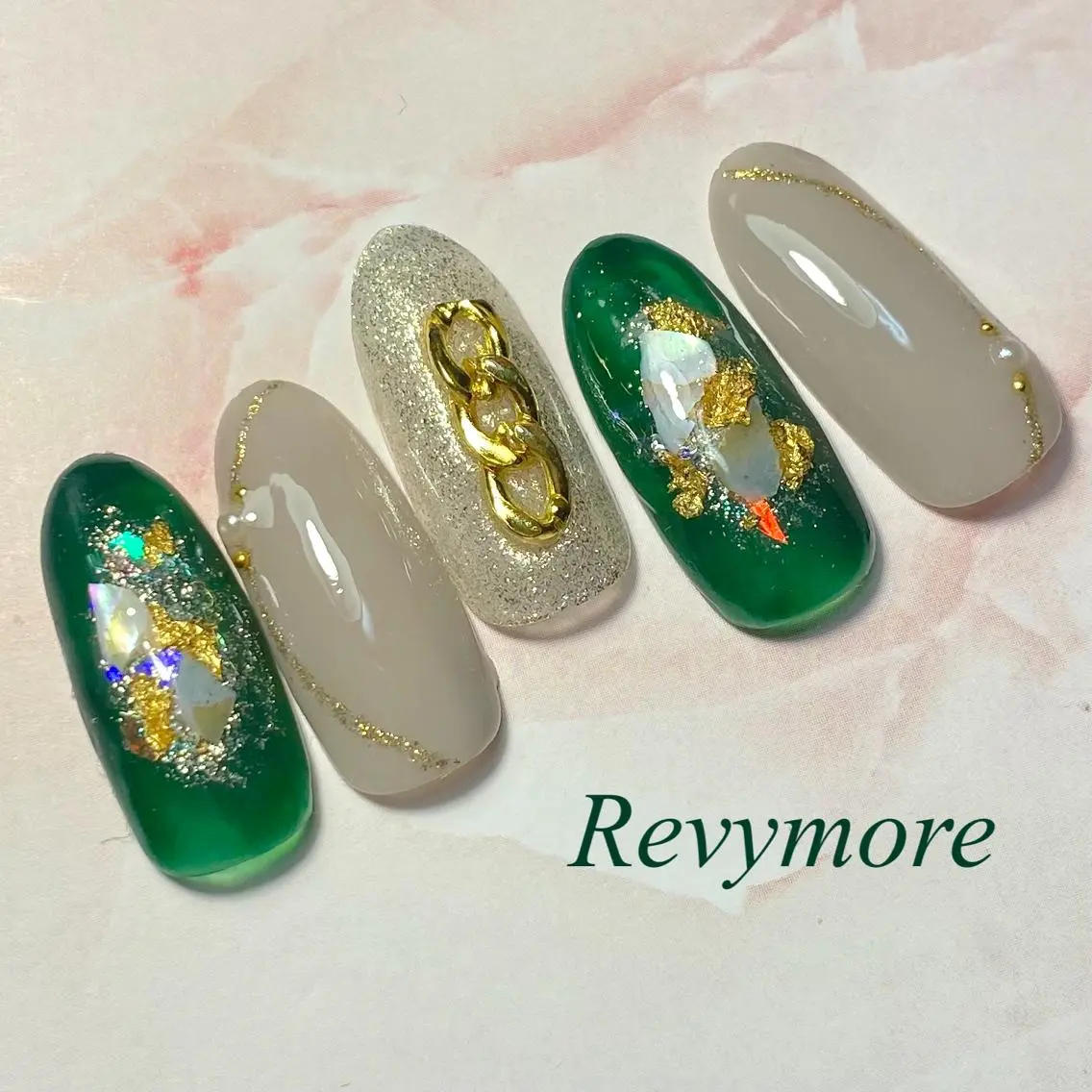 ミディアム ネイル ジェルネイル ニュアンスネイル オフィスネイル シンプルネイル nail salon Revymoreのネイルデザイン