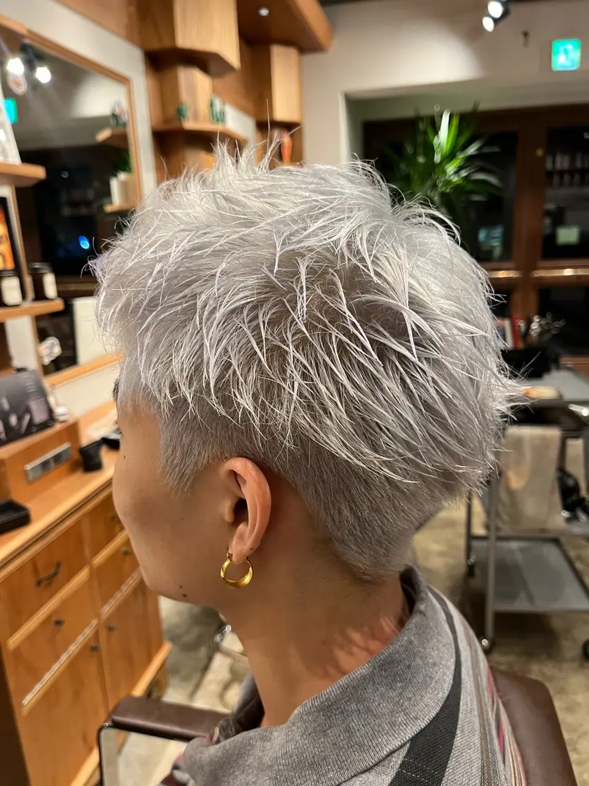 ショート メンズ メンズブリーチ カット ヘアカラー トリートメント 瀬川 響音のヘアスタイル
