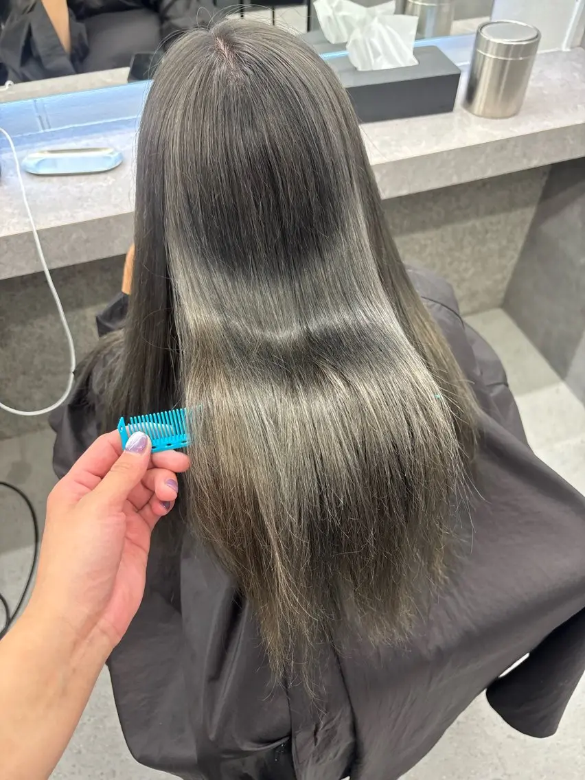 カラー 伊藤 陽菜のヘアスタイル
