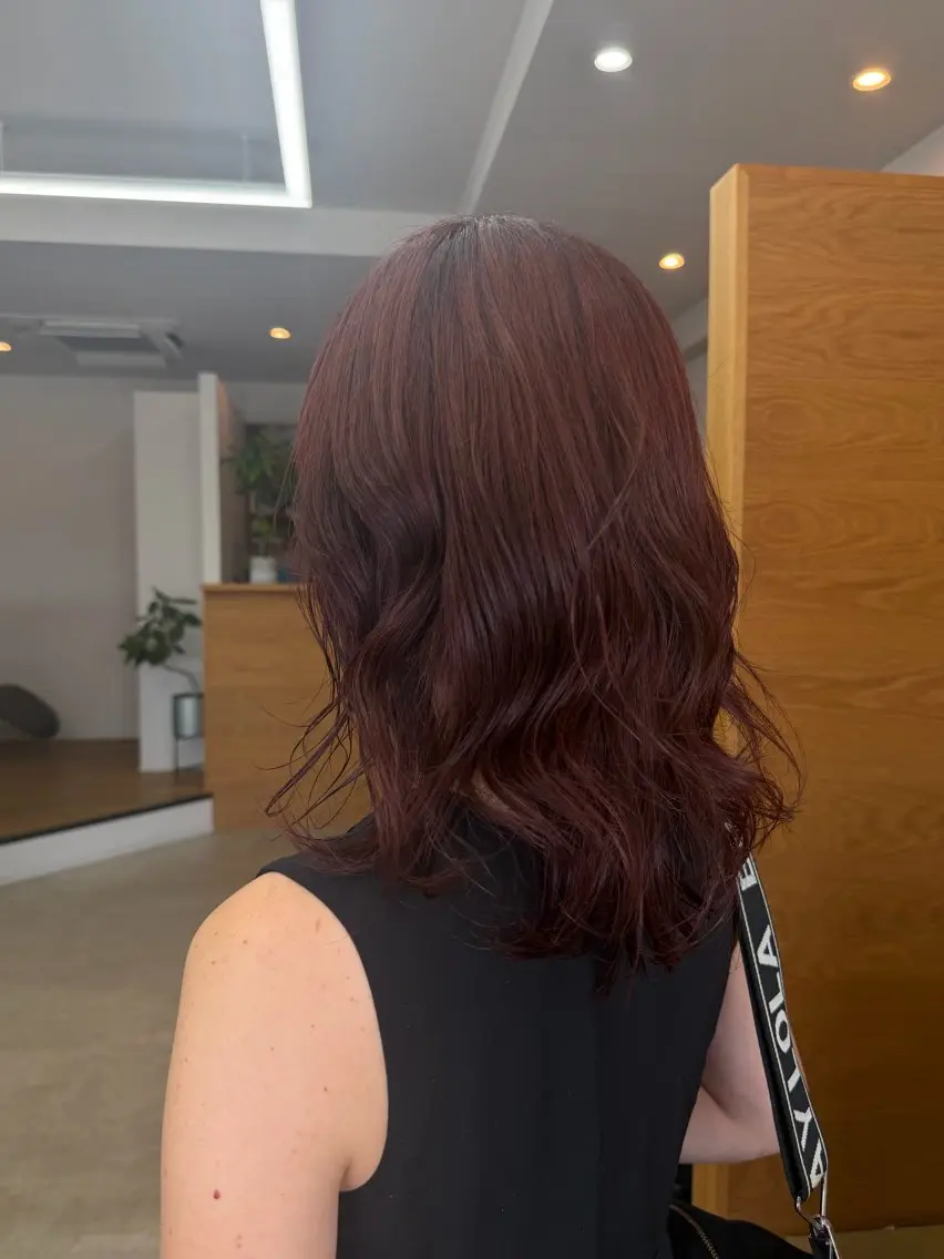ミディアム カット ヘアカラー トリートメント SEE-SAW． MANAKAのヘアスタイル