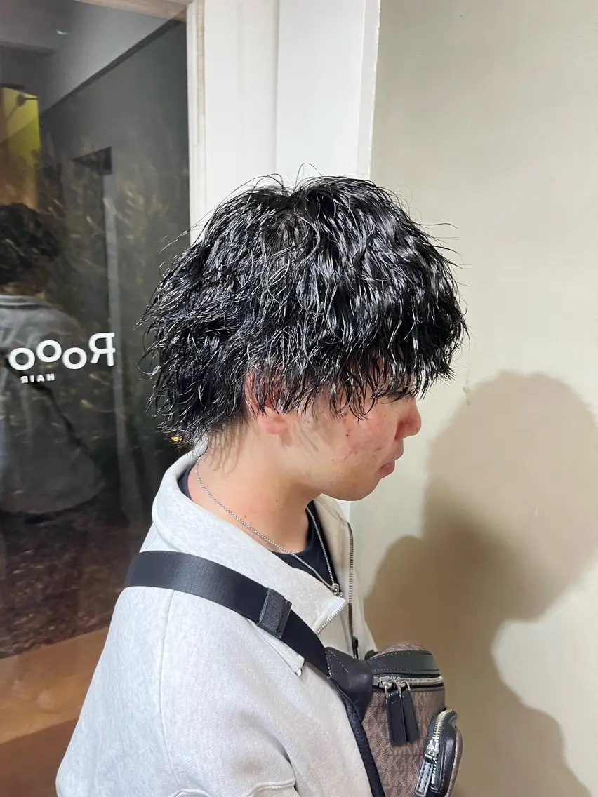パーマ メンズ 波巻きパーマ メンズウルフカット ウルフカット 🟦ROOM MEN 瀬古 侑輝🟦のヘアスタイル
