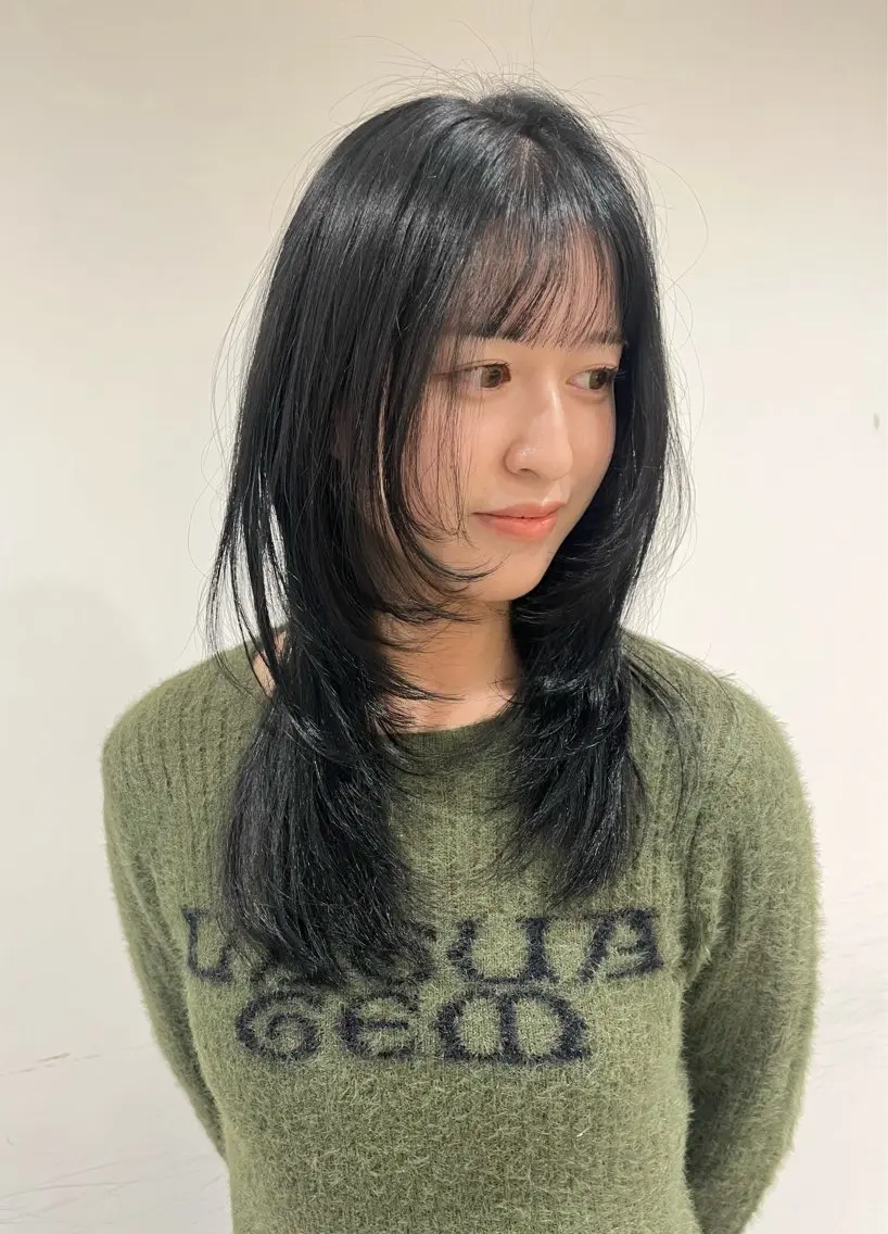 ミディアム カラー 網谷 萌夏のヘアスタイル