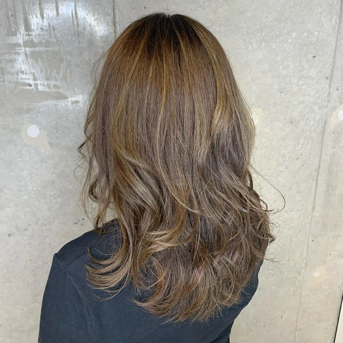 セミロング カラー ハイライトカラー ハイライト 似合わせカット 梅本 有希のヘアスタイル