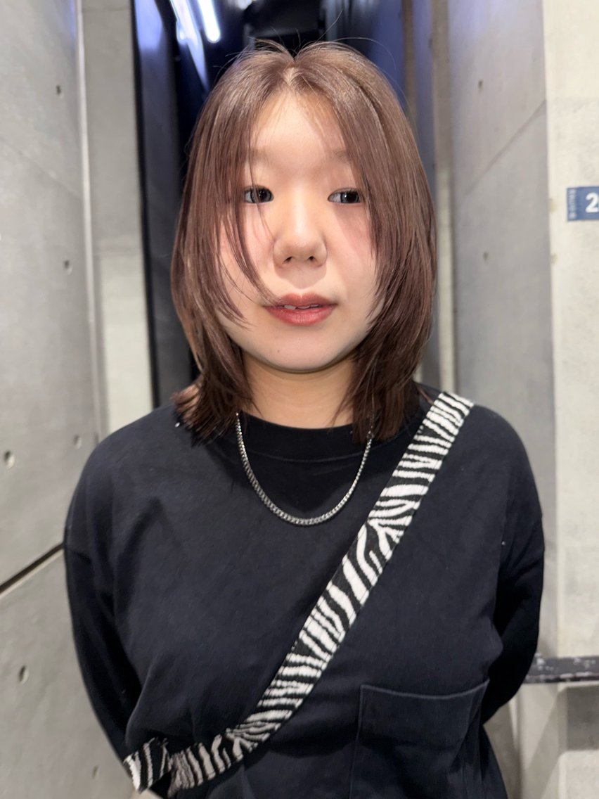 セミロング カラー セミロングパーマ ベージュカラー 透明感カラー オリーブベージュ レイヤーカット カット ヘアカラー レイヤーカット\パー マ　chinatsuのヘアスタイル