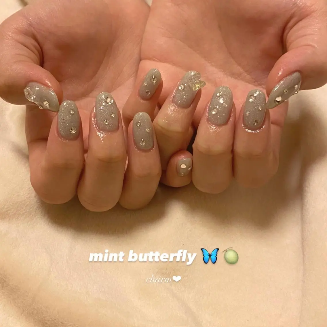 ネイル グリーン キラキラネイル その他(ネイル) nail salon charmのネイルデザイン