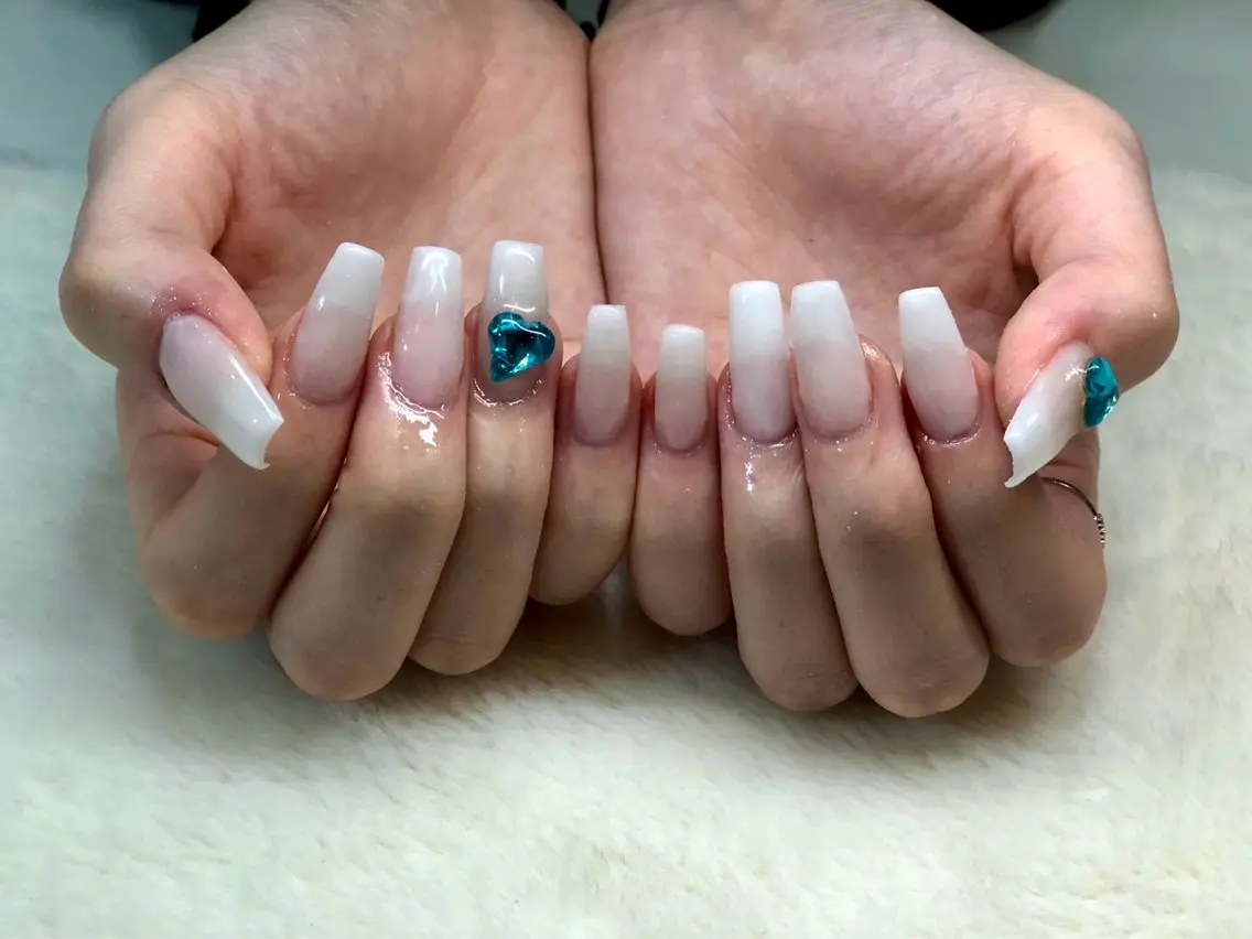 ネイル 長さ出し ハート ストーンネイル ハンドネイル ハンドケア 心斎橋Salon Epokkuのネイルデザイン