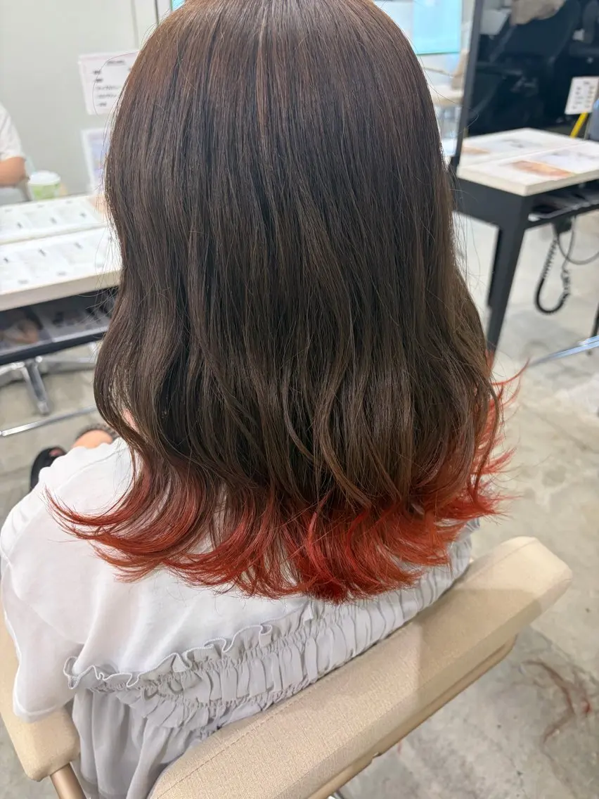 ロング カラー 長岡 明音のヘアスタイル