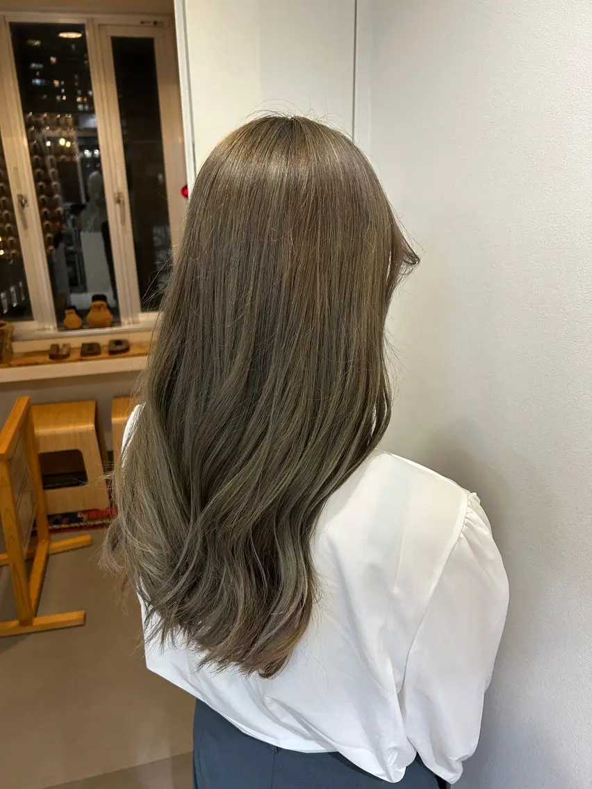 カラー グレージュ オリーブグレージュ オリーブグレー ヘアカラー UNBIRTHDAY ゆづみのヘアスタイル