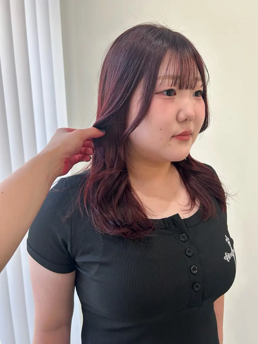 セミロング カラー ブリーチ レッドカラー カット ヘアカラー トリートメント 透明感カラー レイヤー/むつきのヘアスタイル