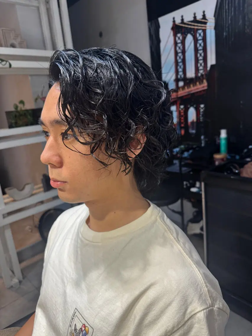 ミディアム パーマ メンズ ミディアムパーマ メンズパーマ メンズウルフカット ウルフカット スパイラルパーマ カット パーマ トリートメント 似合う髪型が 分からない方へのヘアスタイル