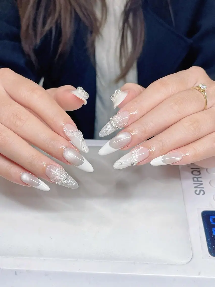 ネイル チークネイル フレンチネイル グラデーション キラキラネイル 韓国ネイル Minette nailHuongのネイルデザイン
