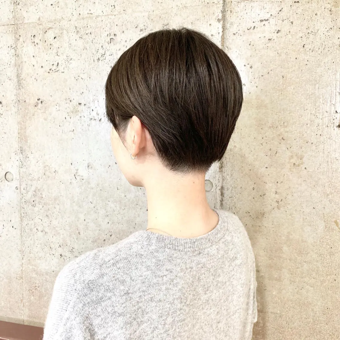 ショート カラー グレージュ 二宮 早智子のヘアスタイル