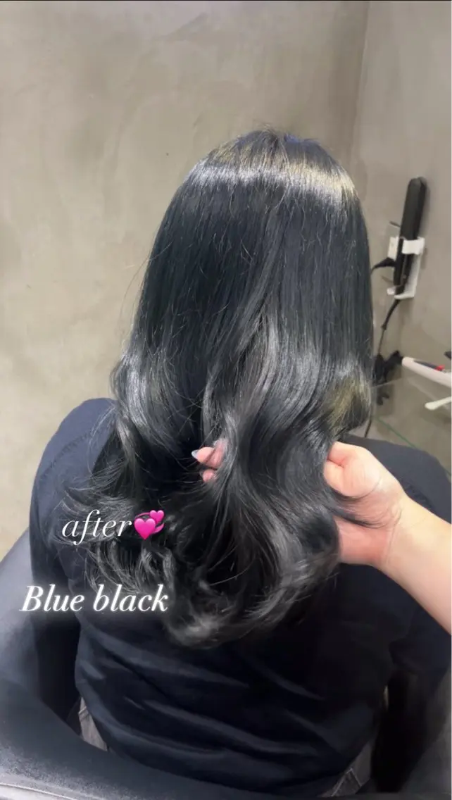 ロング カラー 黒髪 ブルーカラー ブルーブラック ヘアカラー トリートメント 原田 瑞季のヘアスタイル