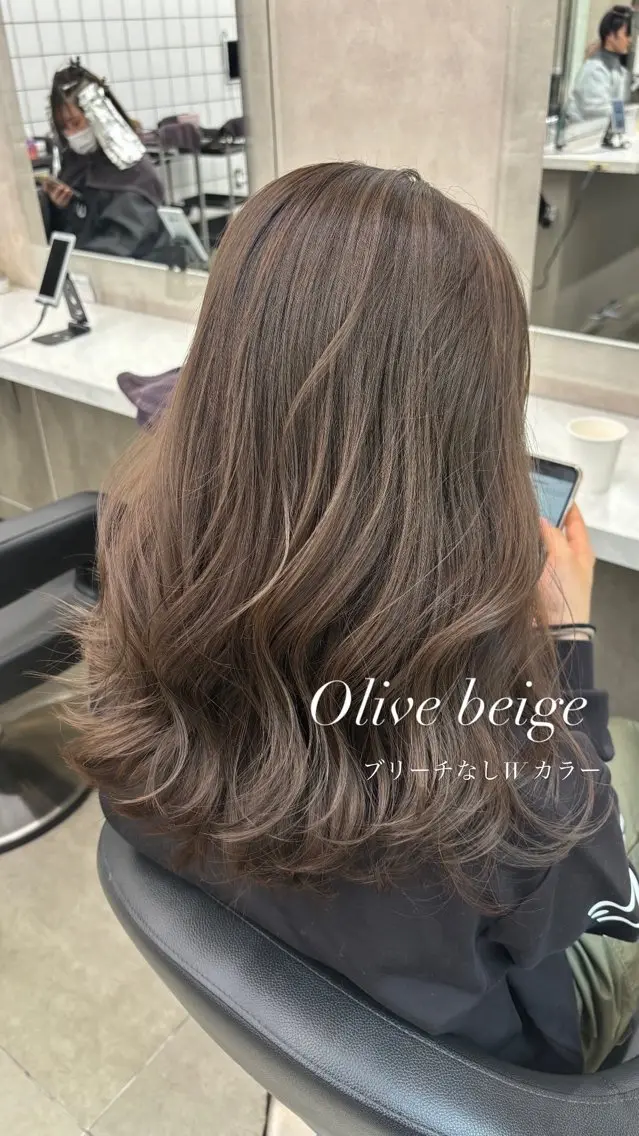 ロング カラー 抜け感レイヤー︴ ニュアンスカラーのヘアスタイル