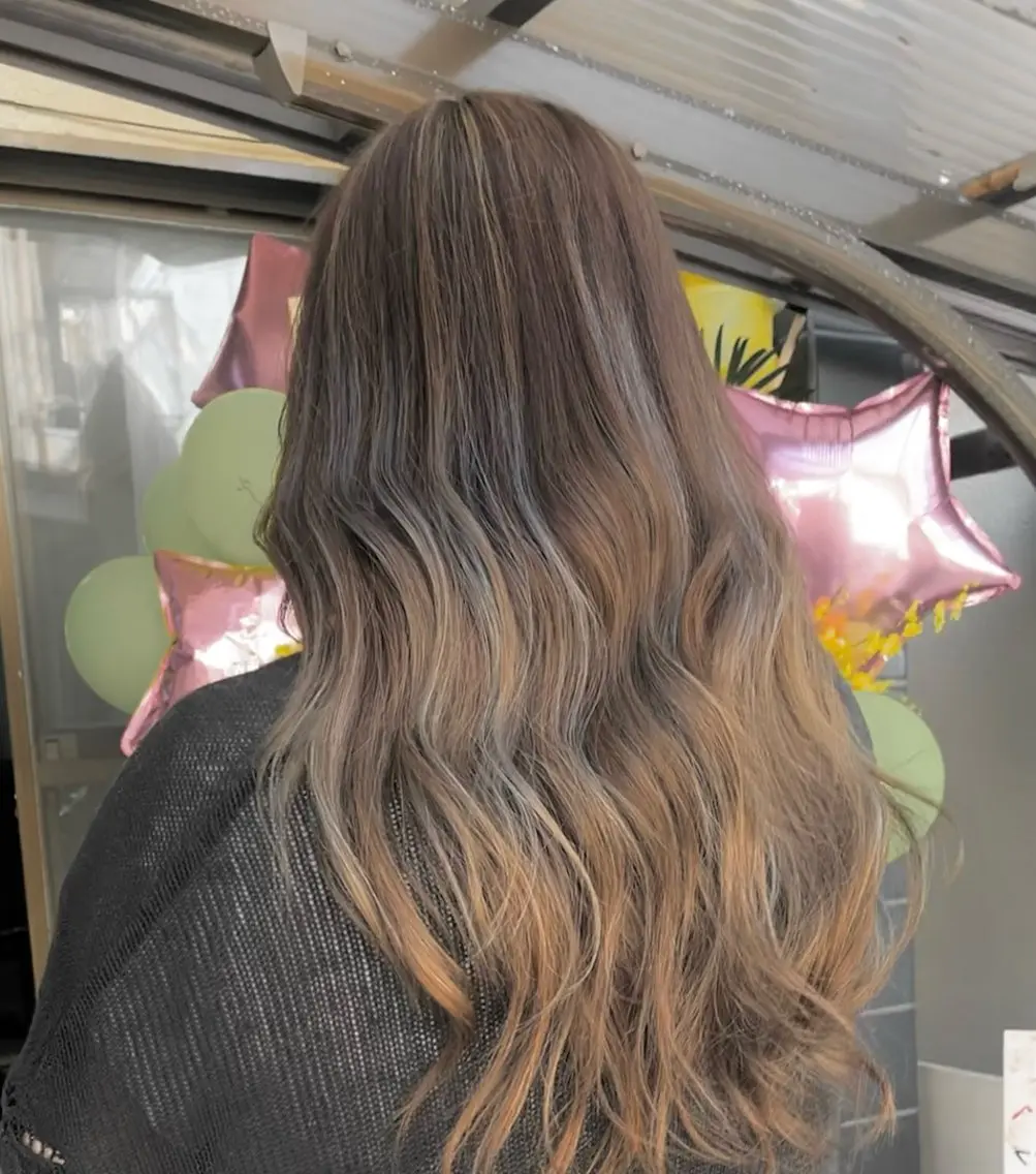 ロング カラー ヘアアレンジ Amour Akala.hkのヘアスタイル