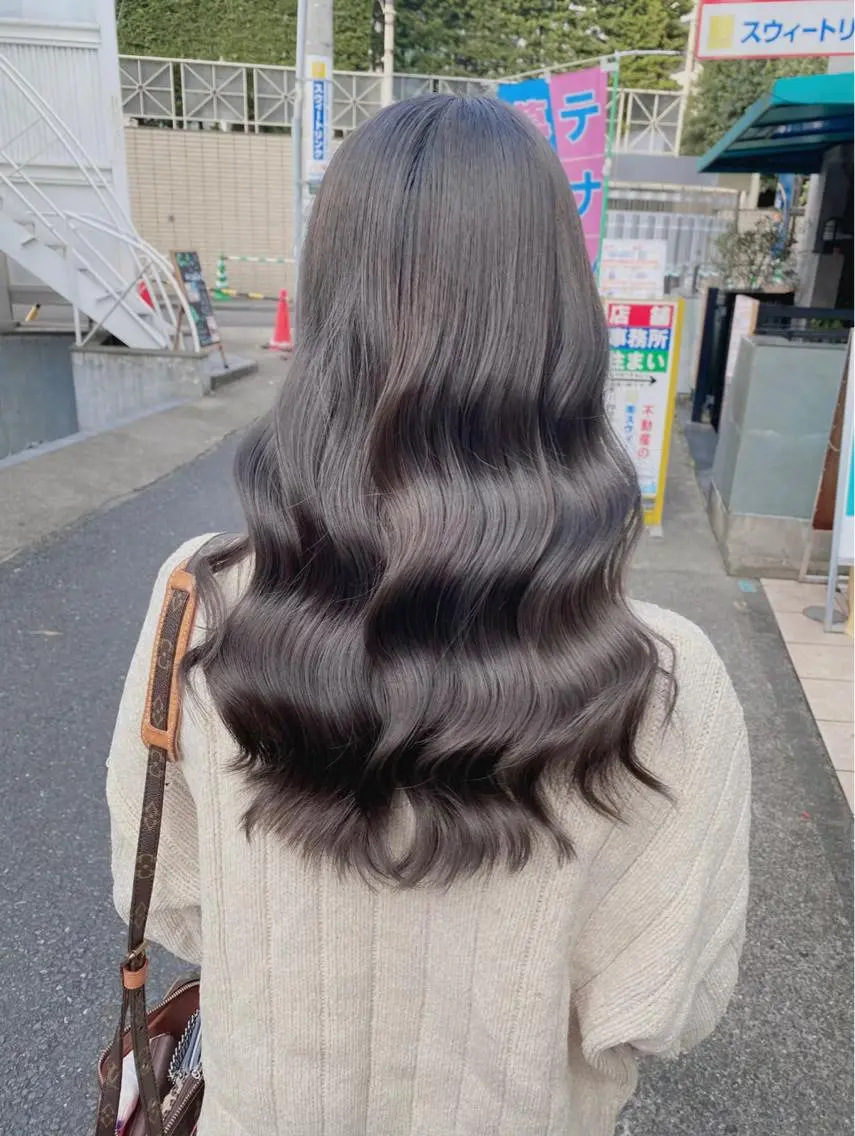 《就活や校則などに✊🏻黒染め無し‼️》🖤透明感ダークトーンカラー🖤の写真