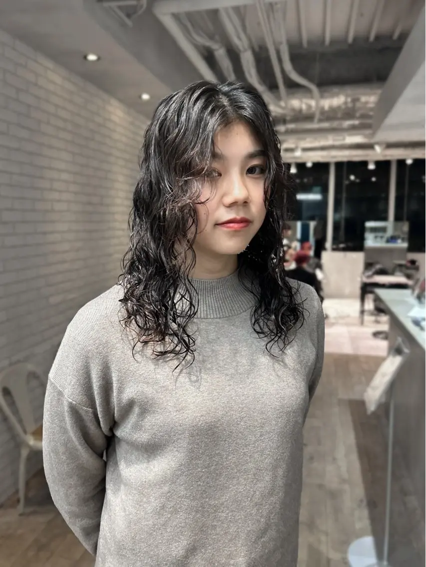 セミロング パーマ セミロングパーマ Hinata🛸 ハイトーン美容師のヘアスタイル
