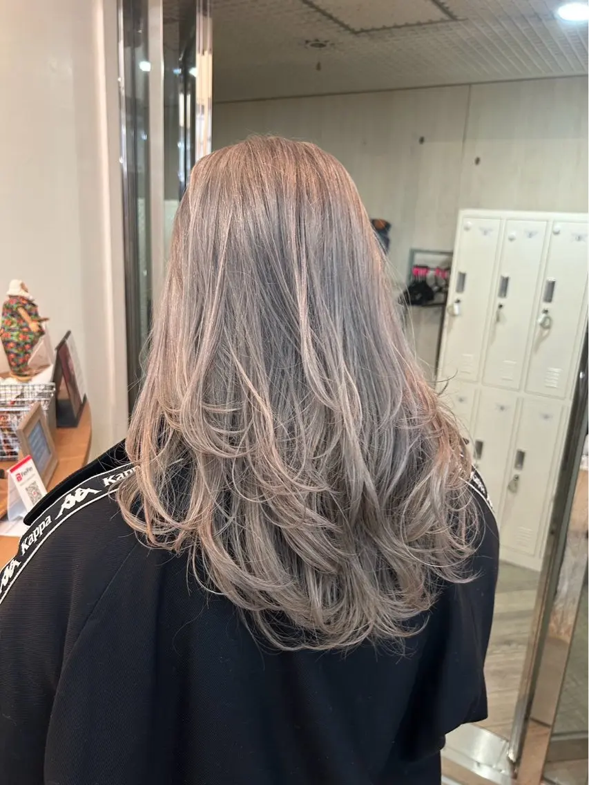 カラー ヘアカラー 遠藤 瑠夢佳のヘアスタイル