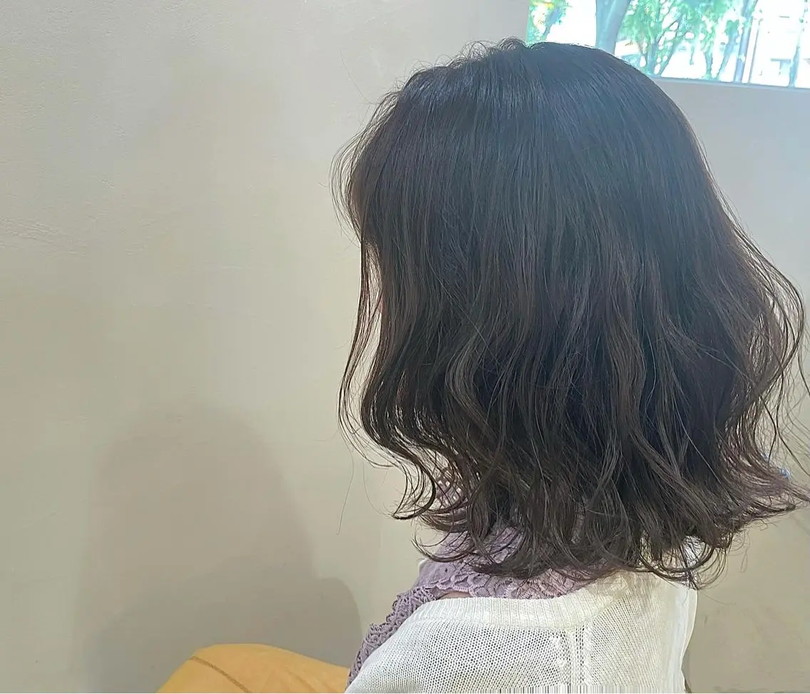 ミディアム カラー AKI 🐉のヘアスタイル