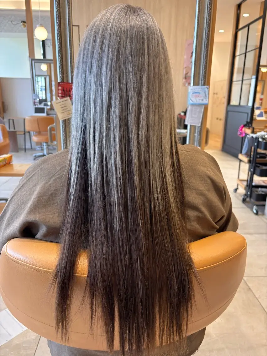 カラー ブリーチ かわにし ゆきのヘアスタイル