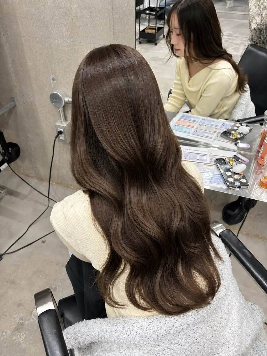 ロング カット ヘアカラー 小玉 唯依のヘアスタイル