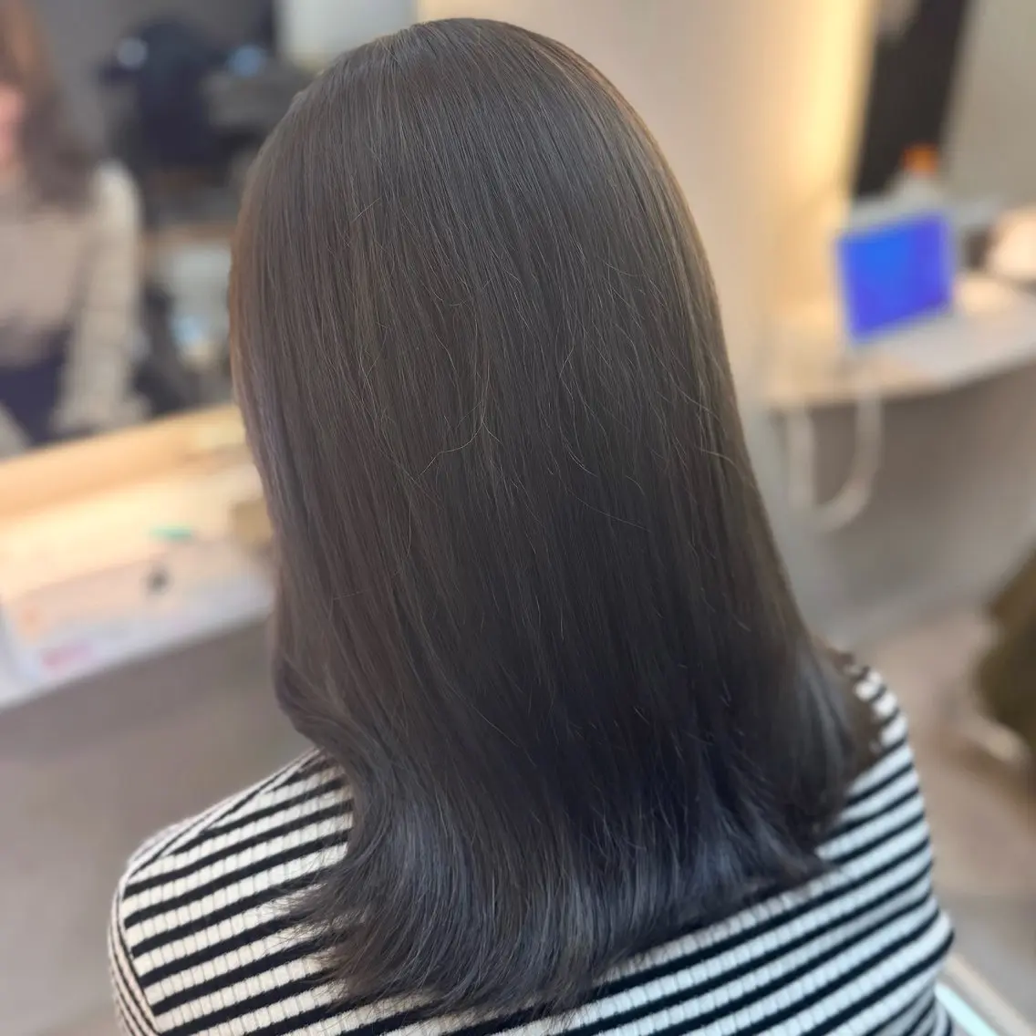 ミディアム カラー 松葉 柚月のヘアスタイル