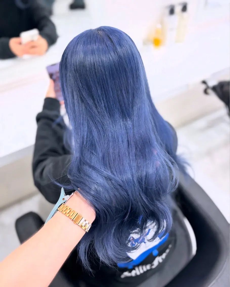 ロング カラー ヘアカラー トリートメント ヘッドスパ ヘアセット 🩵色落ち可愛い 寒色カラー🩵のヘアスタイル