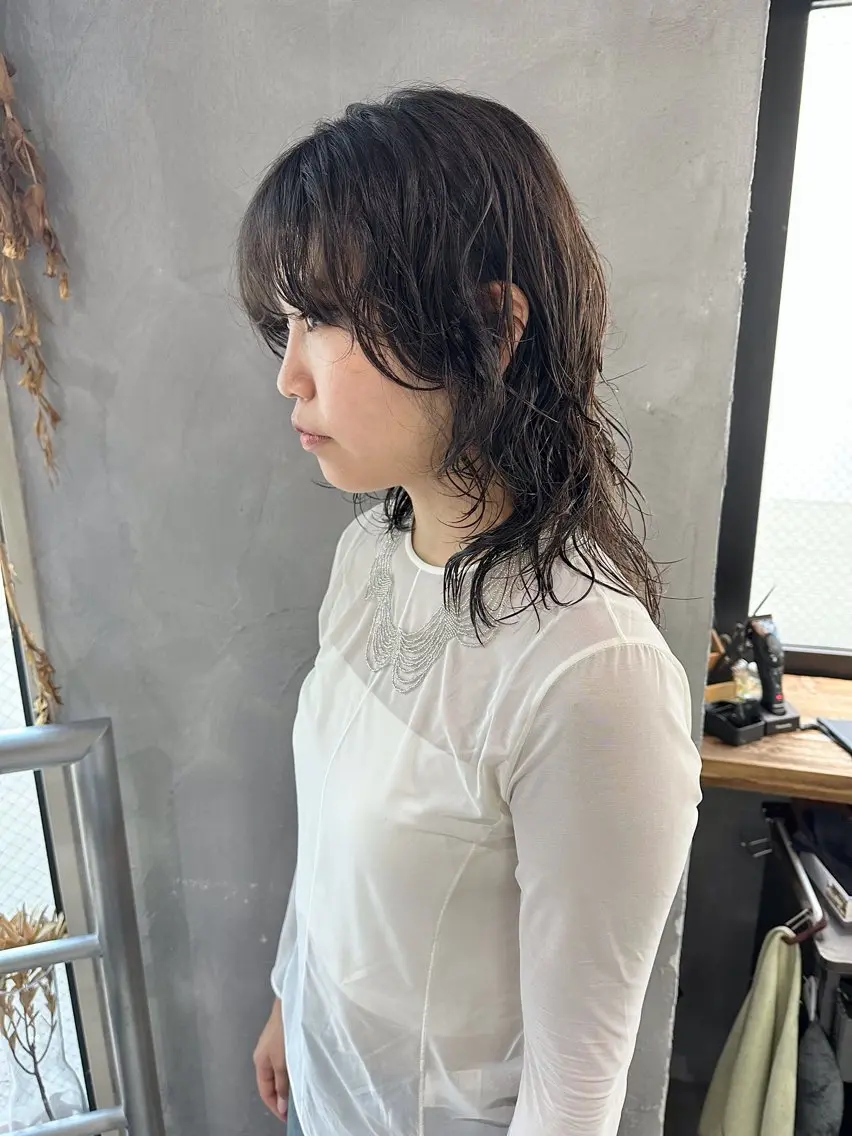 ミディアム パーマ ミディアムパーマ レイヤーカット ウルフ レイヤー パーマ🪐MANAのヘアスタイル