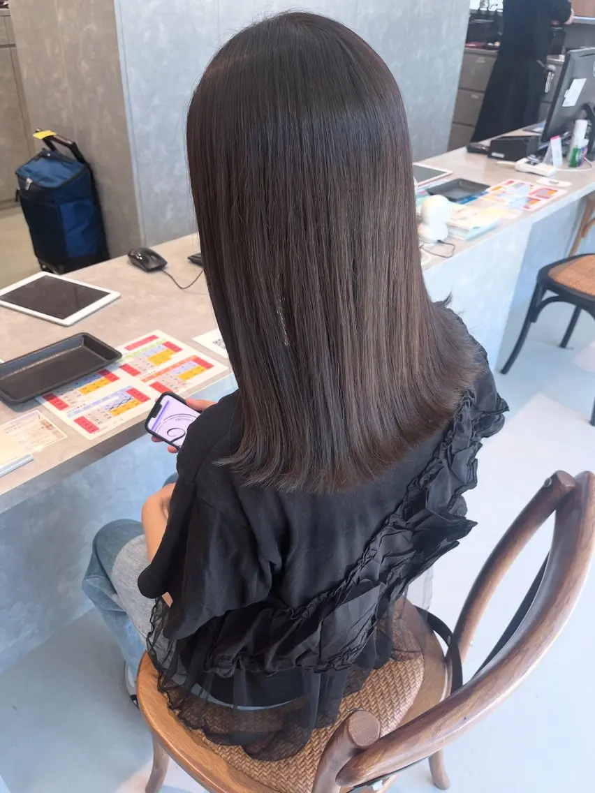 ミディアム カラー グレージュ 透明感カラー🫧🌈 似合わせカット✂︎のヘアスタイル