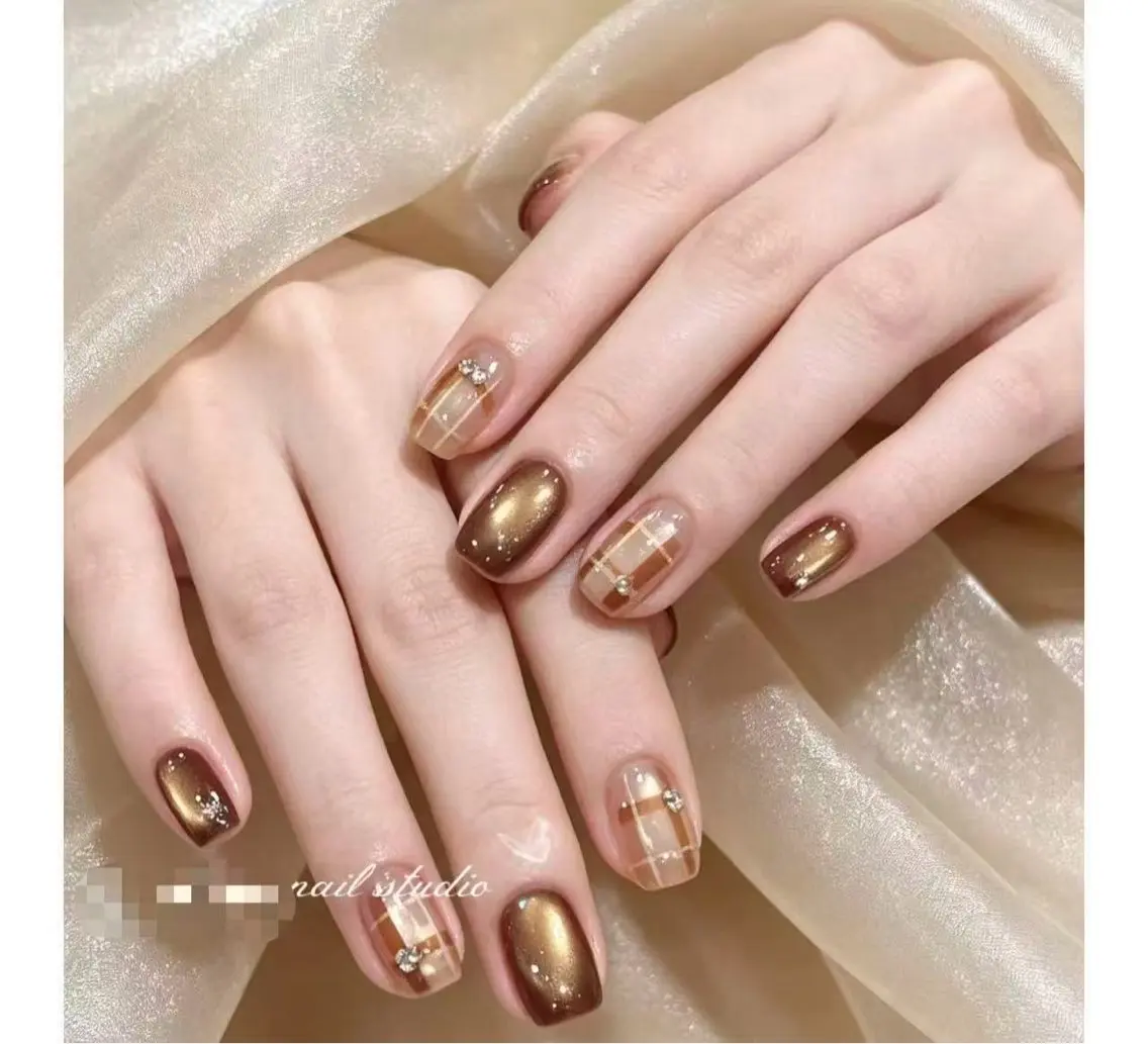 ネイル H3 Nail シロのネイルデザイン