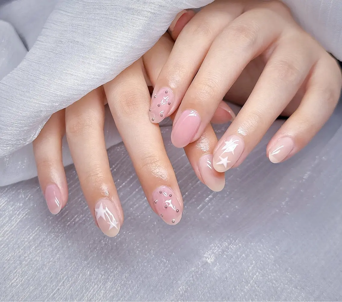 自爪💅、ワンカラ+アート4本の写真