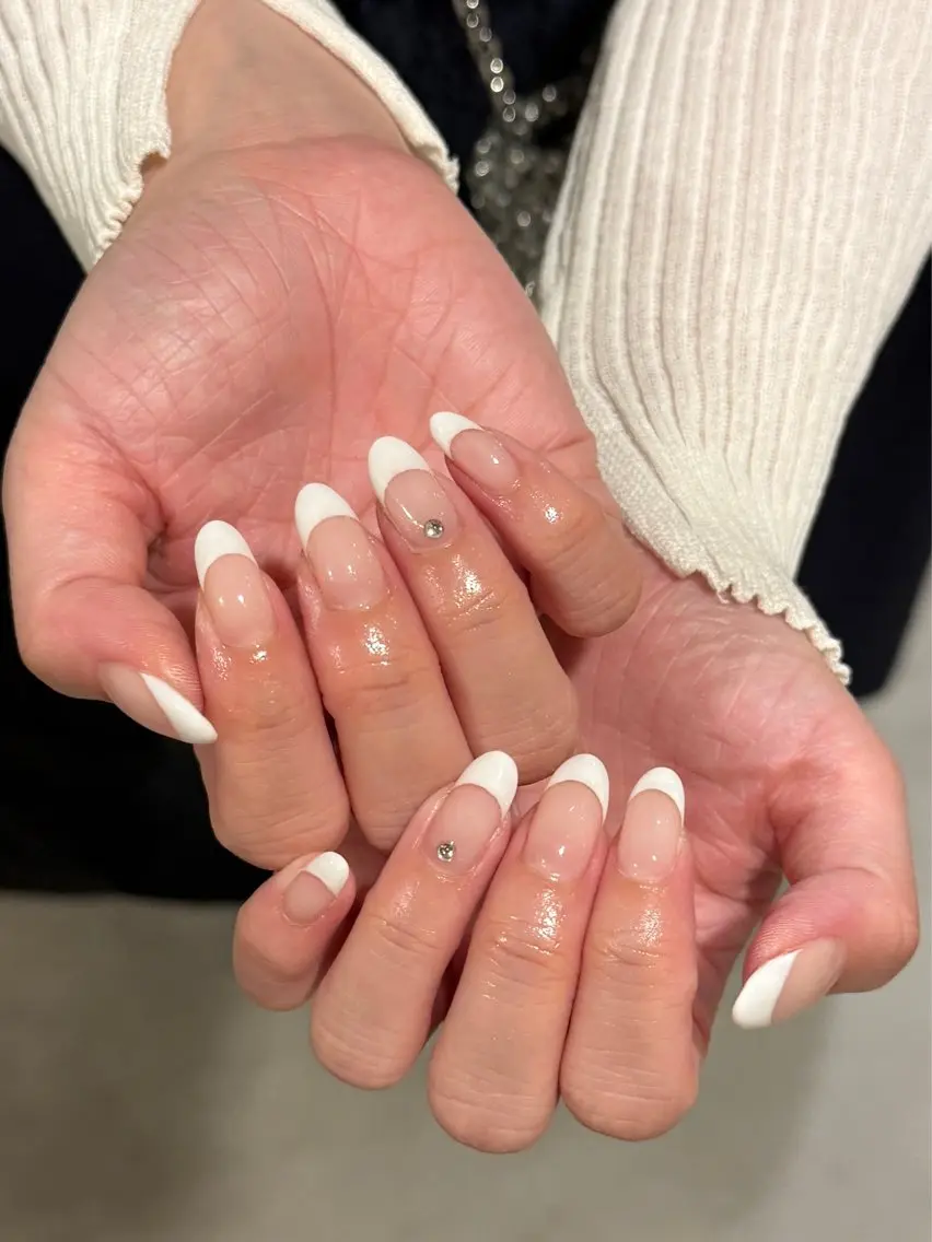 ネイル フレンチネイル ストーンネイル ハンドネイル saki.K DEE yabaのネイルデザイン